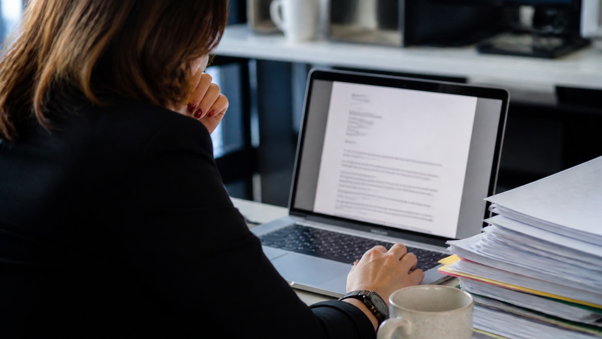 How Recruiters Actually Read Cover Letters: Proof First — HireFlow career guide
