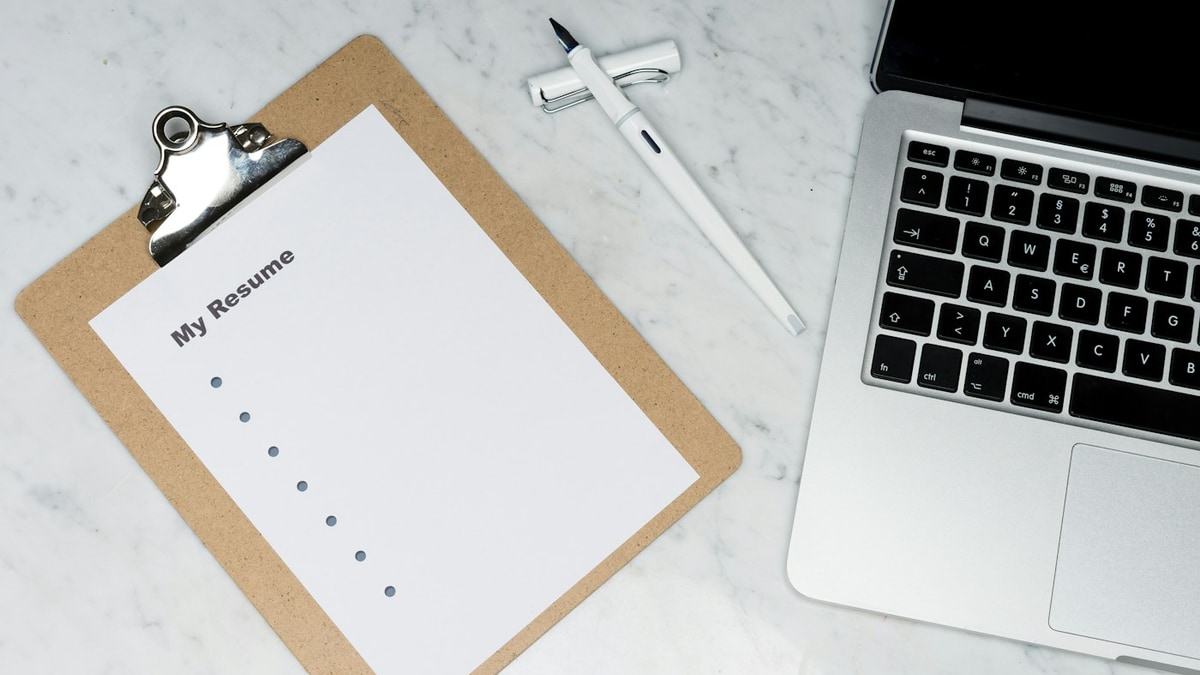 How to Stop Your Resume From Sounding Like a Job Description — HireFlow career guide